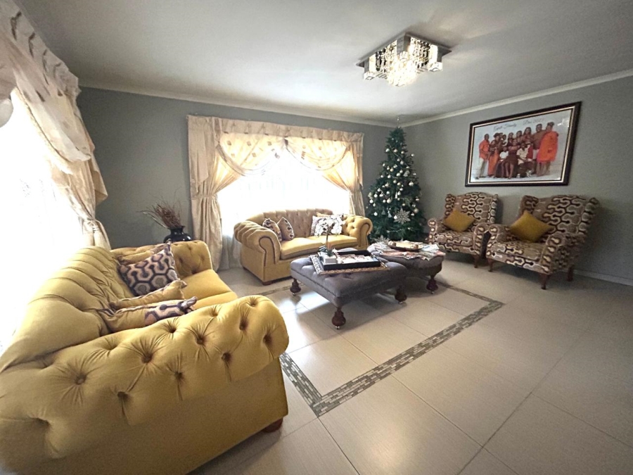 5 Bedroom Property for Sale in Beacon Bay Eastern Cape